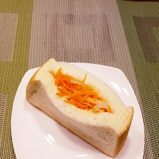 タイ風にんじんサラダのサンドイッチ